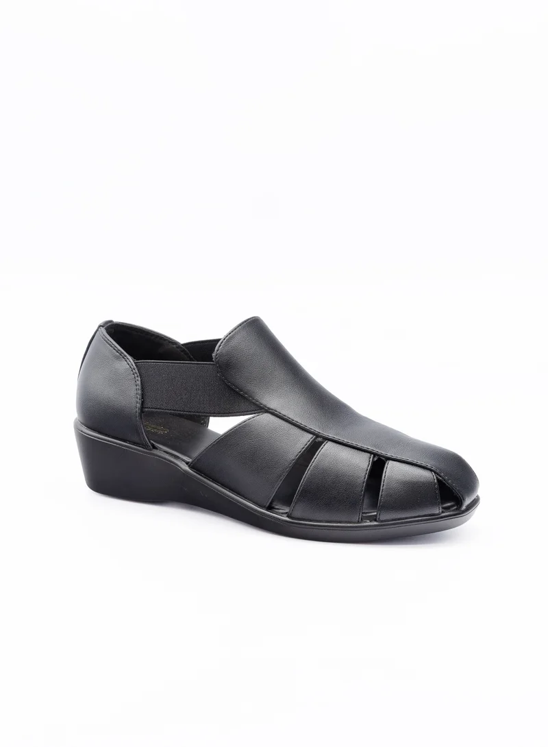 باتا صنادل مريحة مغلقة من الأمام